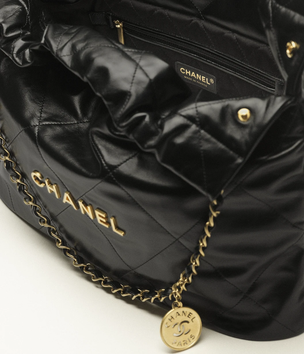 CHANEL 22 Handbag