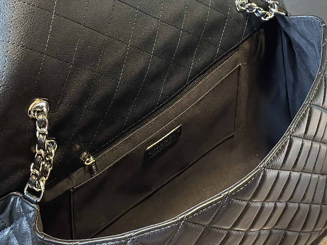 Lambskin Classic Maxi Jumbo Flap Bag