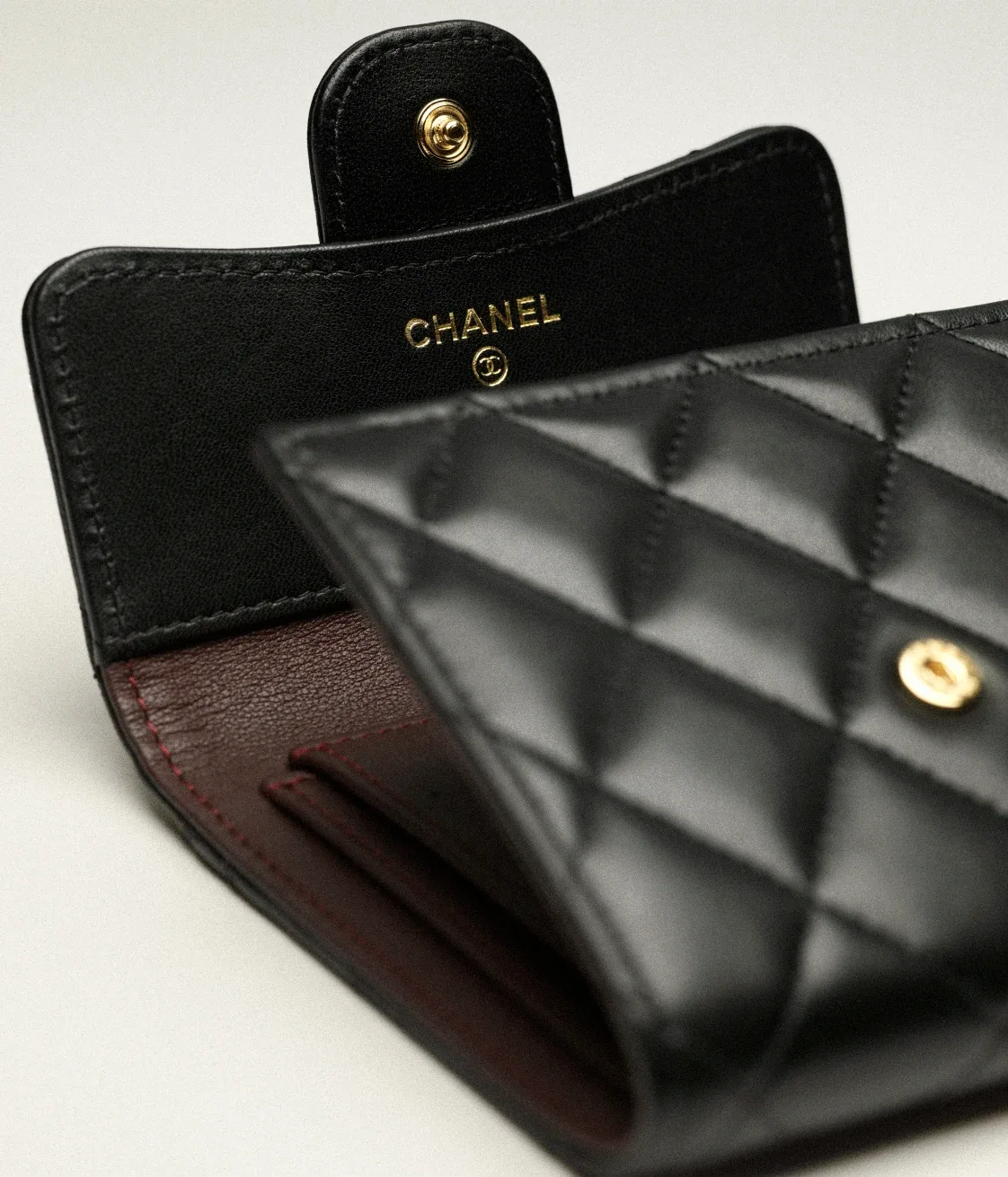 CLASSIC SMALL FLAP WALLET