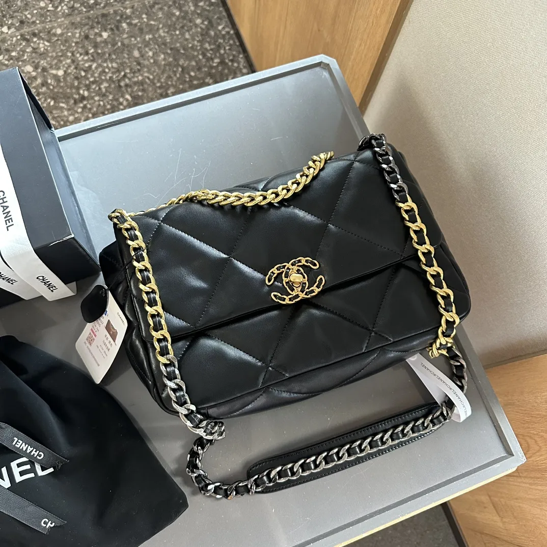 19 HANDBAG