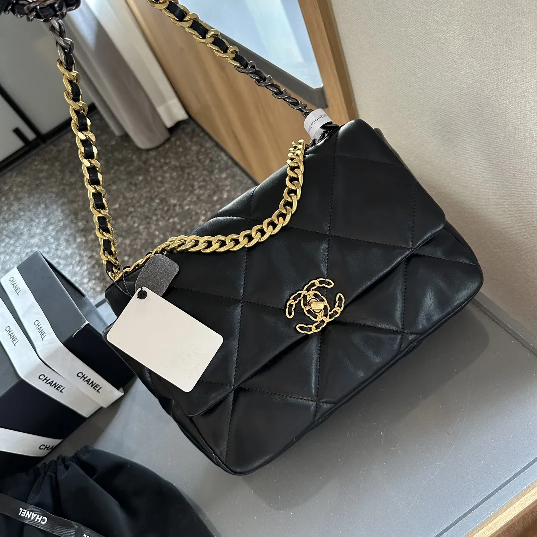 19 HANDBAG