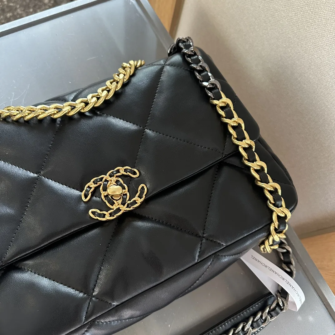 19 HANDBAG