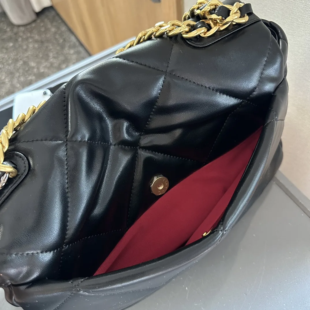 19 HANDBAG