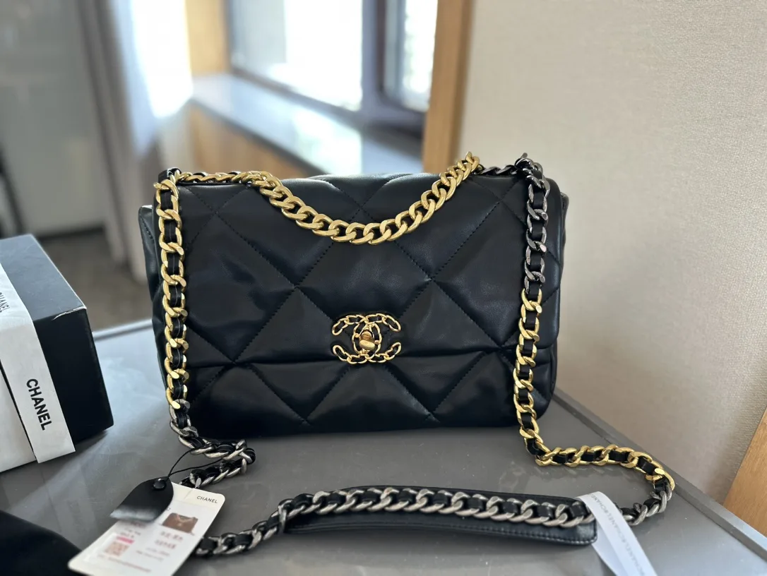 19 HANDBAG