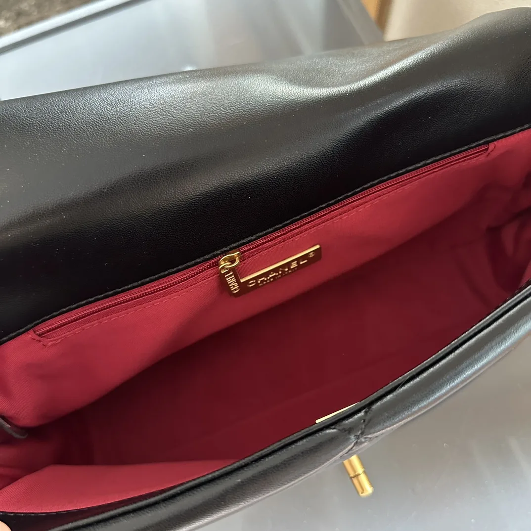 19 HANDBAG