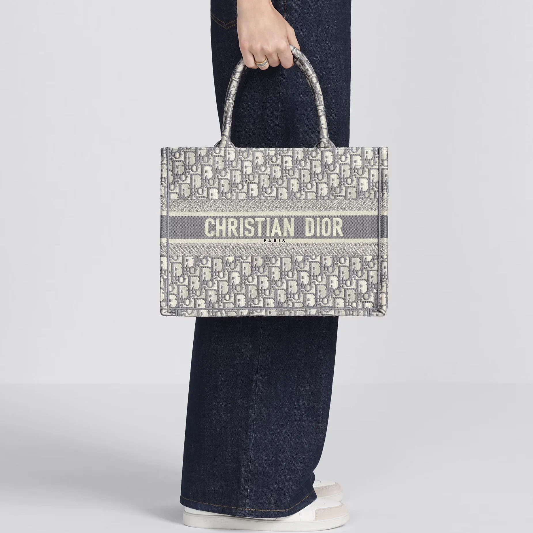 MEDIUM BOOK TOTE
