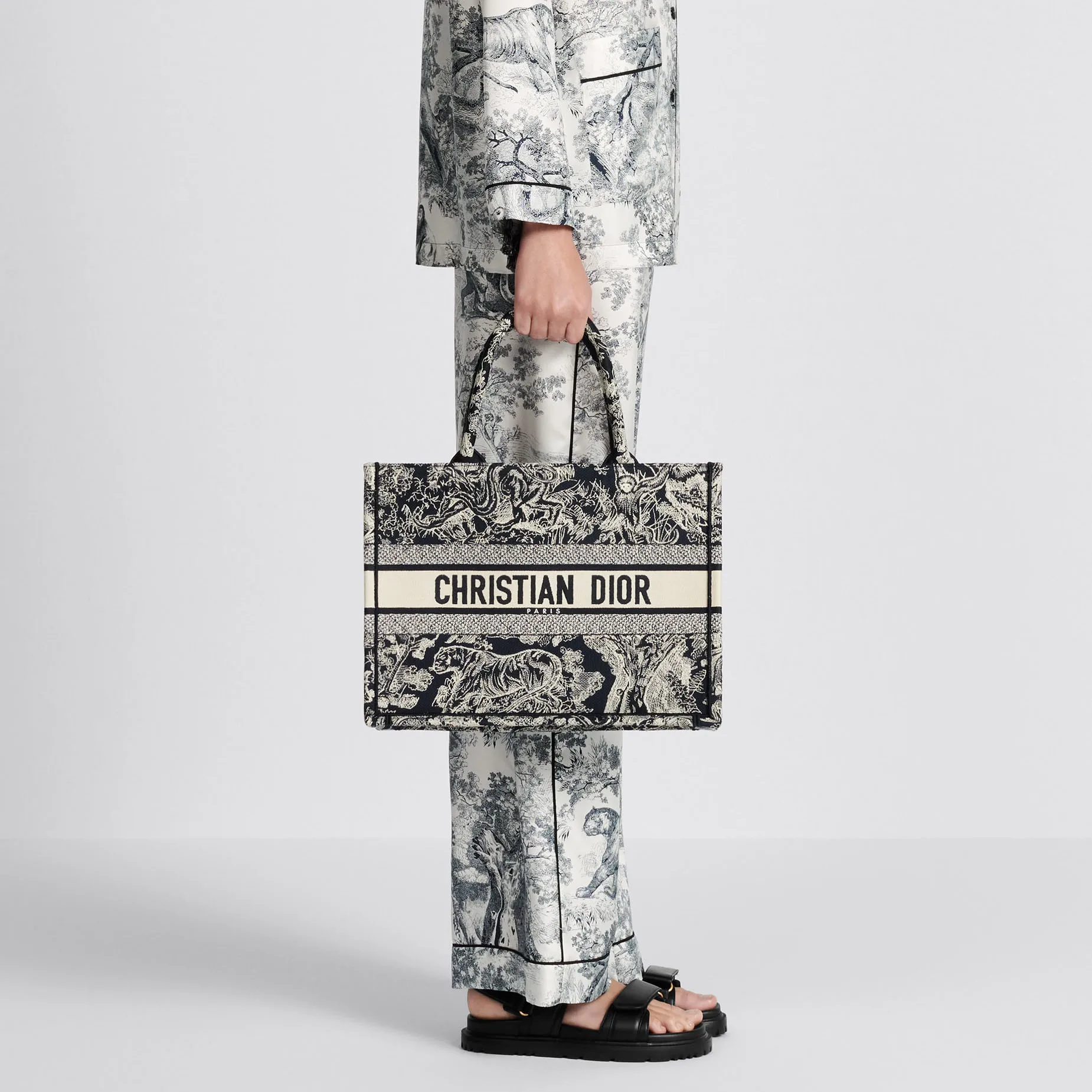 MEDIUM BOOK TOTE