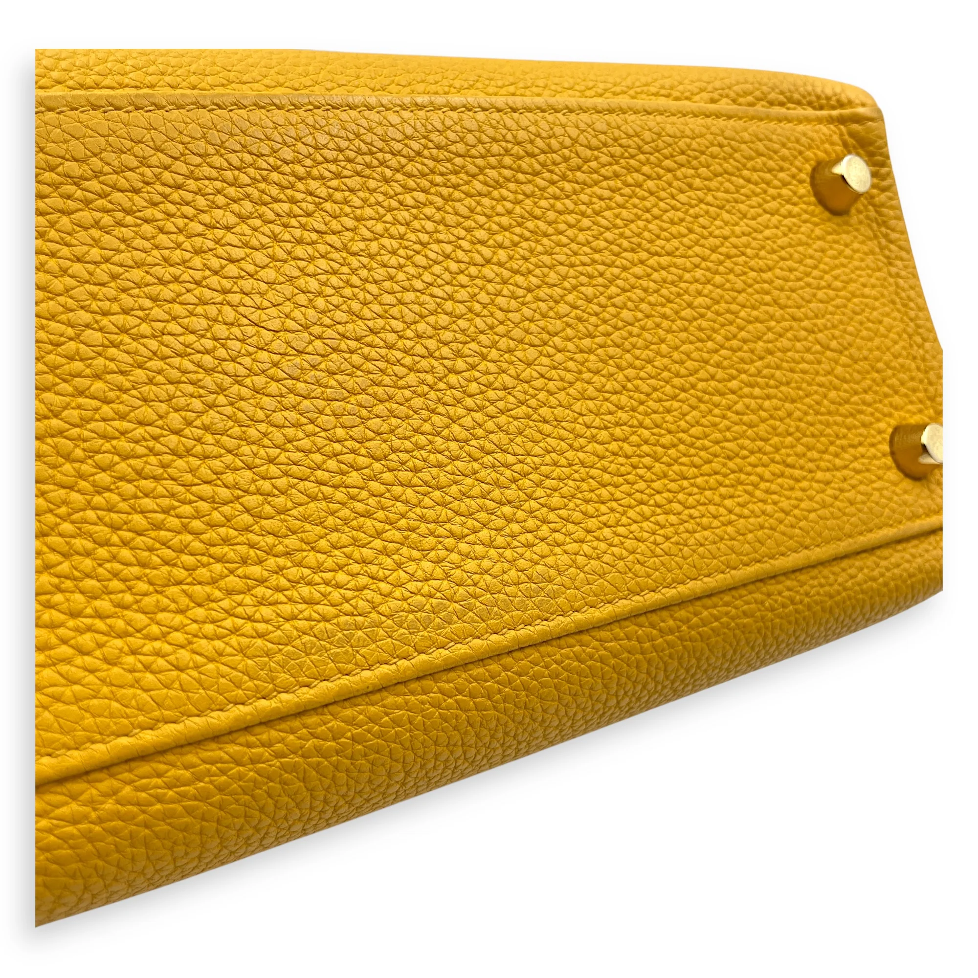 Kelly 25 Jaune Ambre in Togo, Gold hardware