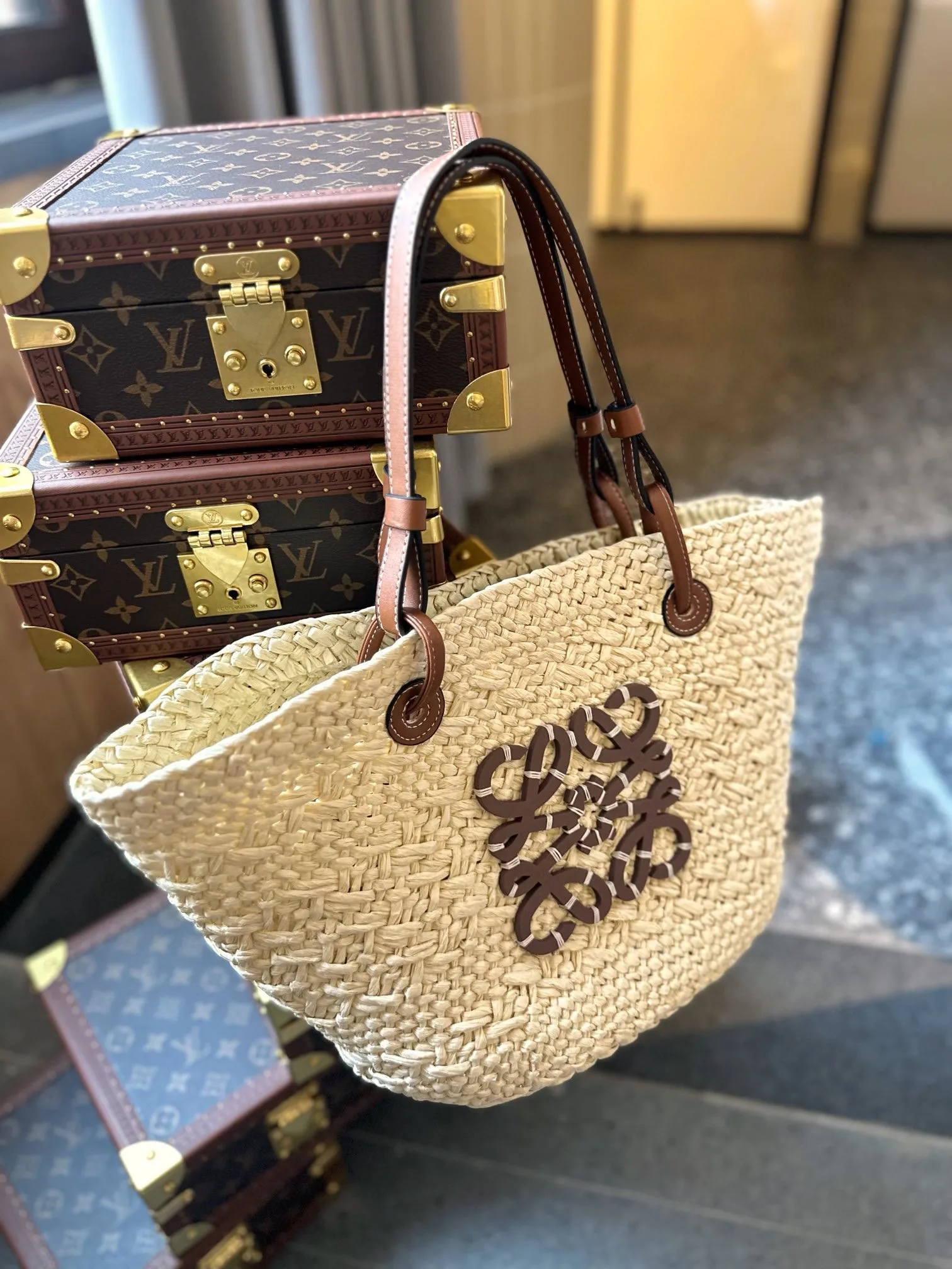 Anagram Basket bag in iraca palm and calfskin