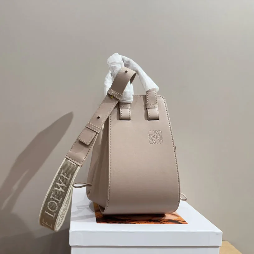 Hammock bag in soft grained calfskin