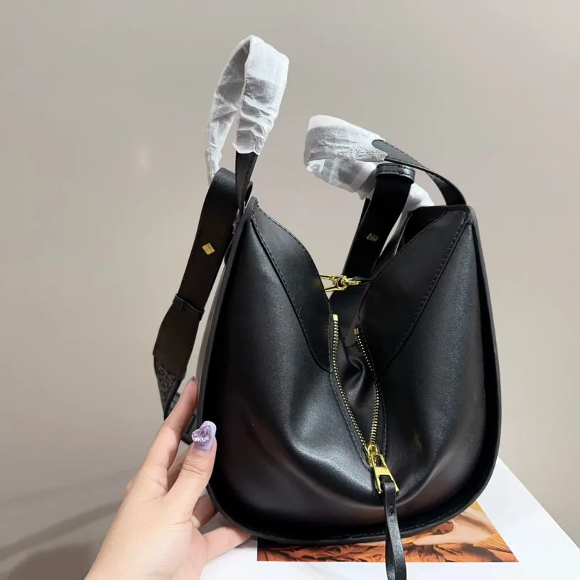 Hammock bag in soft grained calfskin