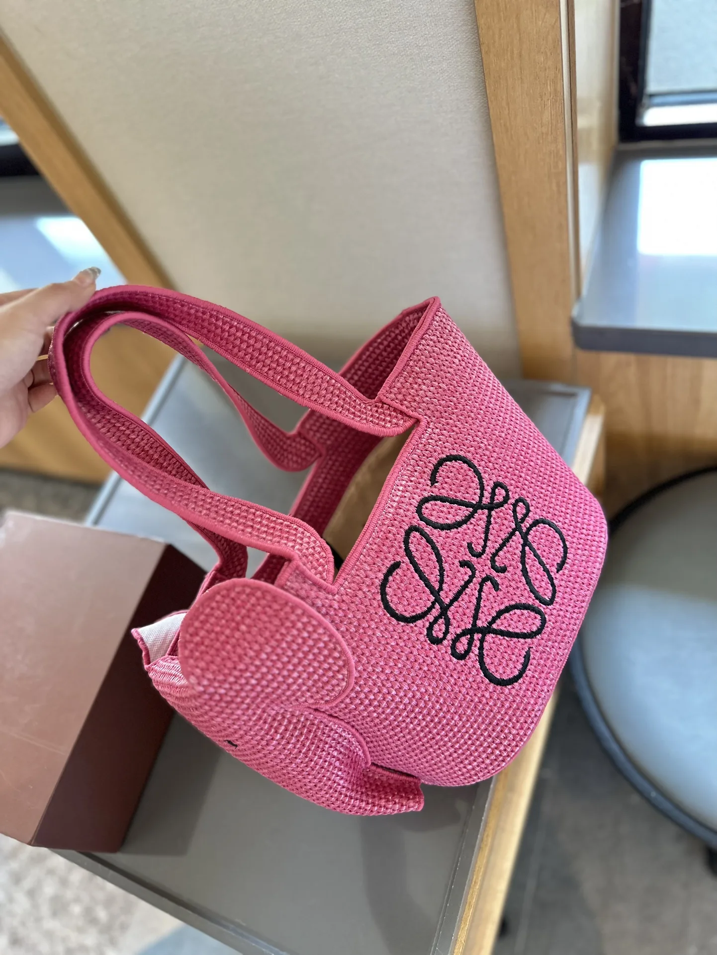 Elephant Basket bag in raffia