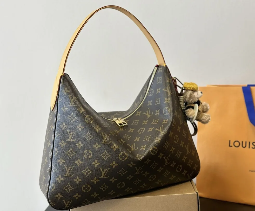 Louis Vuitton M12098 Slouchy MM