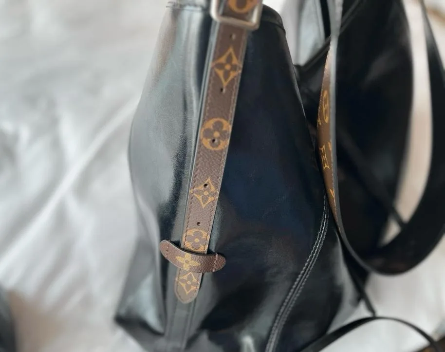 Louis Vuitton M25143 CarryAll Dark MM