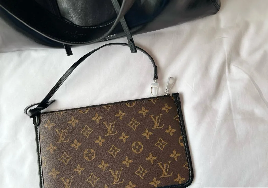 Louis Vuitton M25143 CarryAll Dark MM