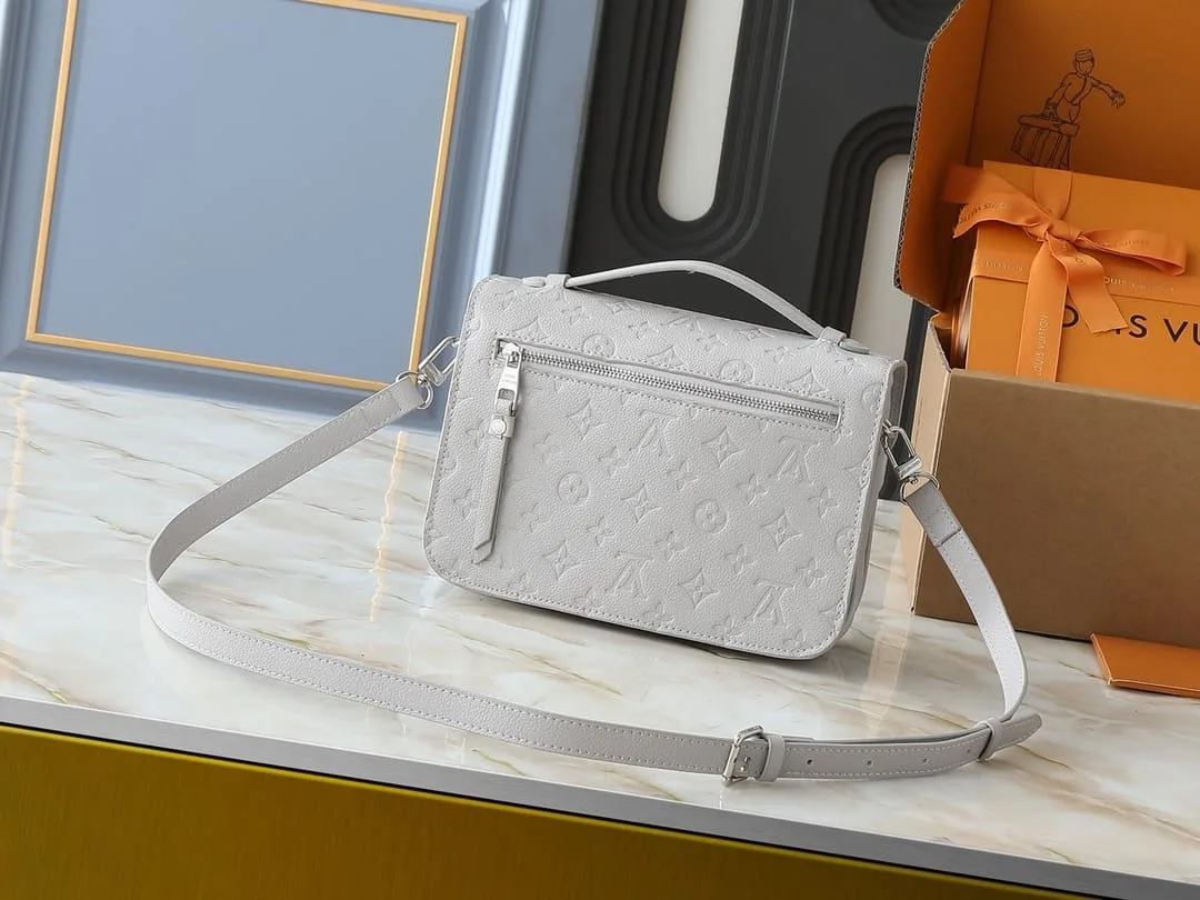 Louis Vuitton M13481 Pochette Métis