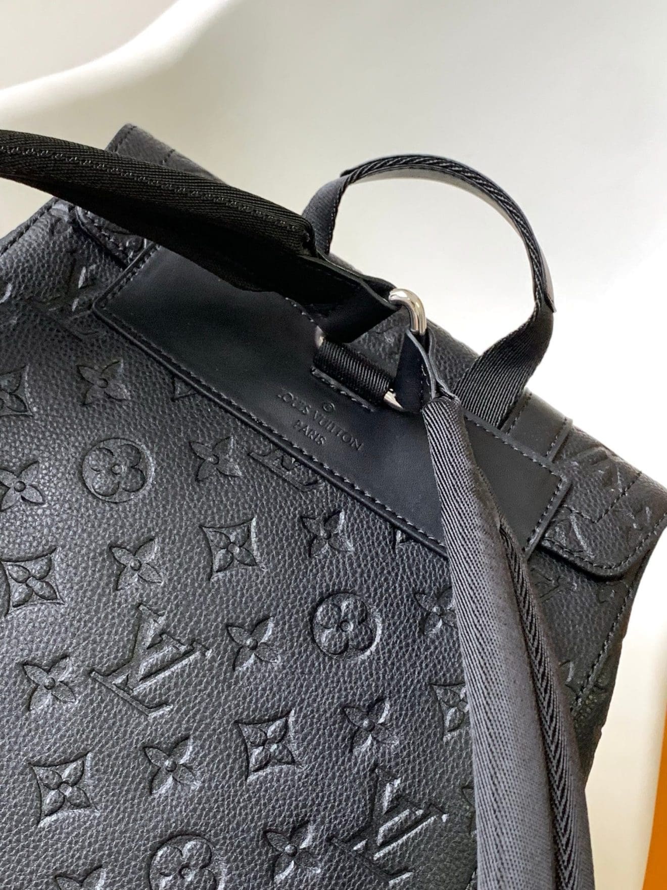 Louis Vuitton M55699 Christopher MM