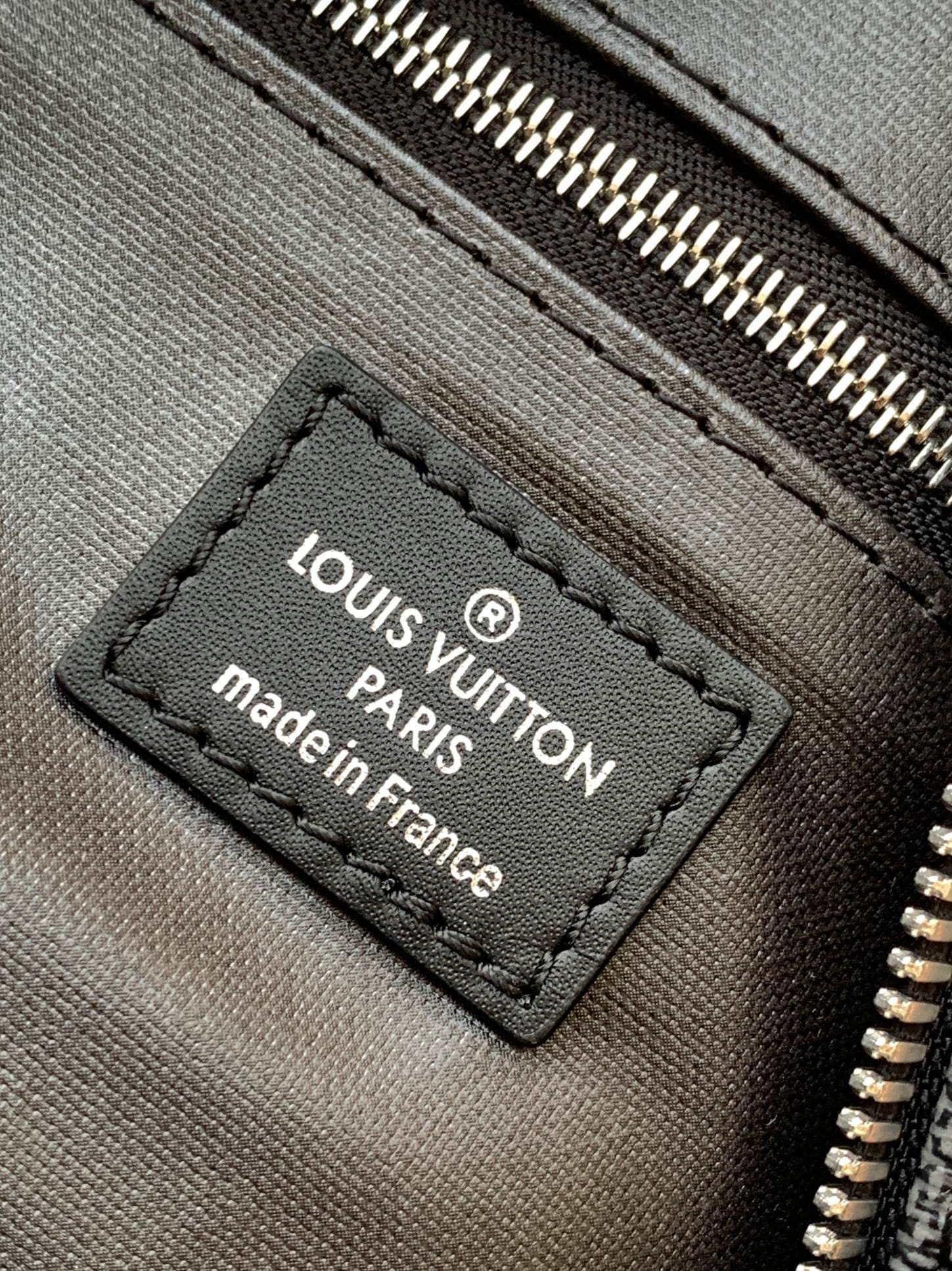 Louis Vuitton N40127 DOPP toiletry bag