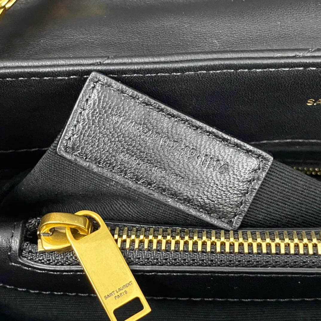 SAINT LAURENT Loulou medium quilted leather shoulder bag black - Bag