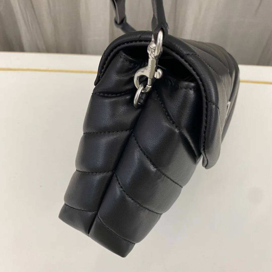 SAINT LAURENT Loulou Toy quilted leather shoulder bag black - Bag