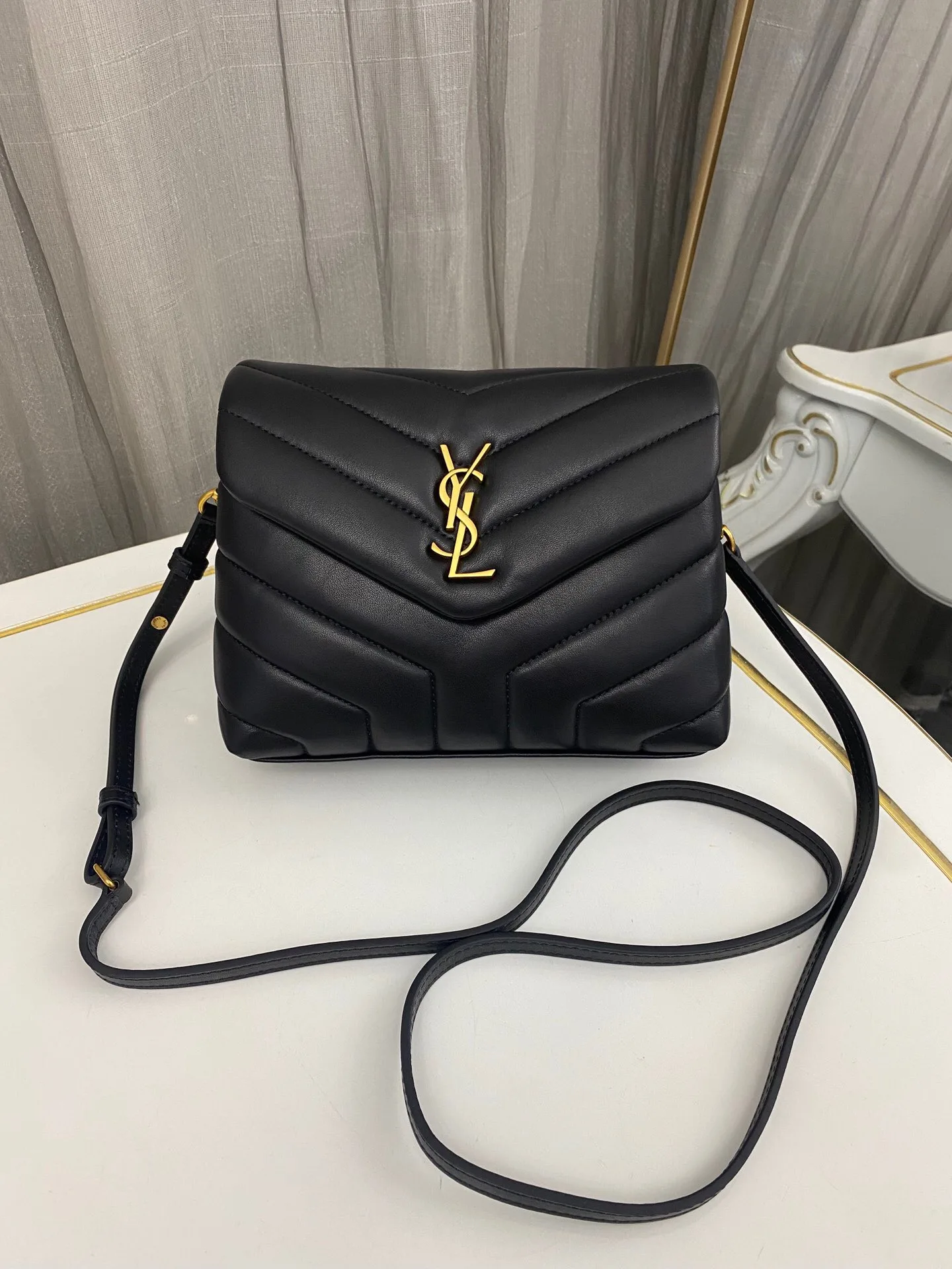 SAINT LAURENT Loulou Toy quilted leather shoulder bag black - Bag
